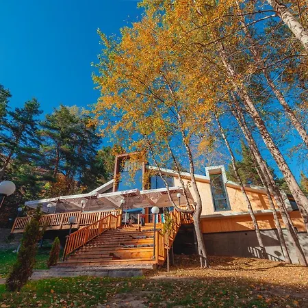 Saint Constantine Mountain Retreat מלון 2*